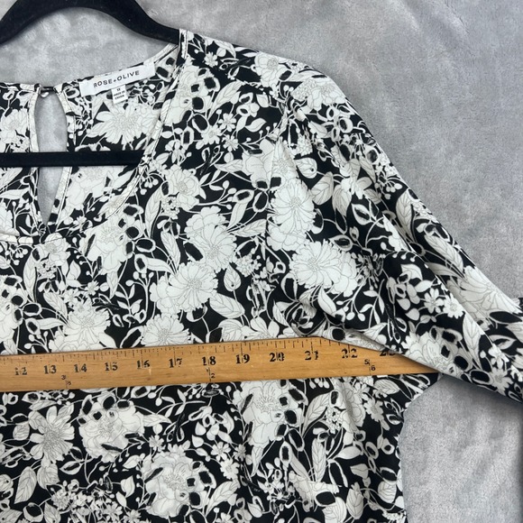 Rose + Olive Black Women Top Plus White Floral Ruffle Bell Sleeve Blouse  1X - Picture 4 of 9